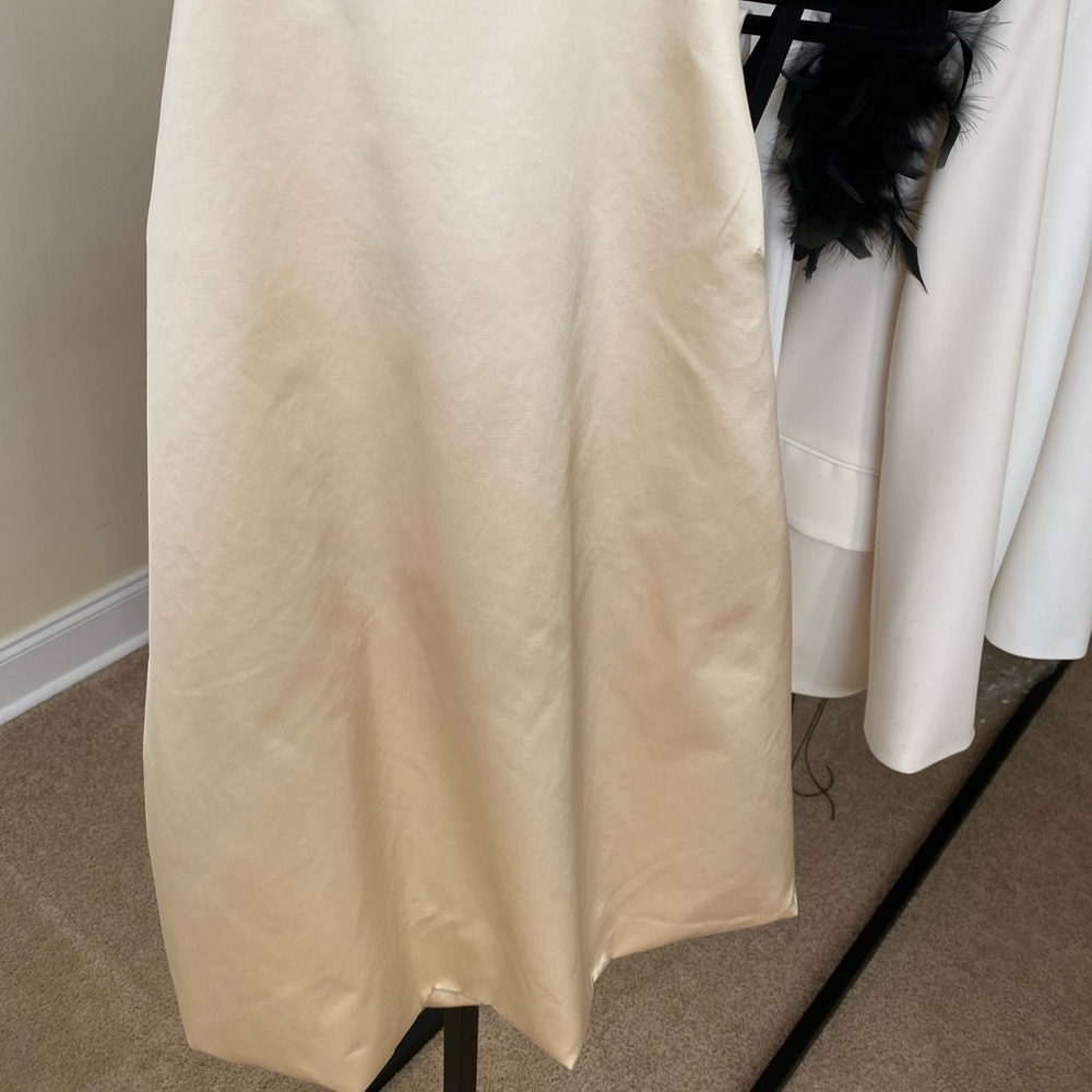 Zara satin ivory dress with open back, size XS. - Picture 2 of 7